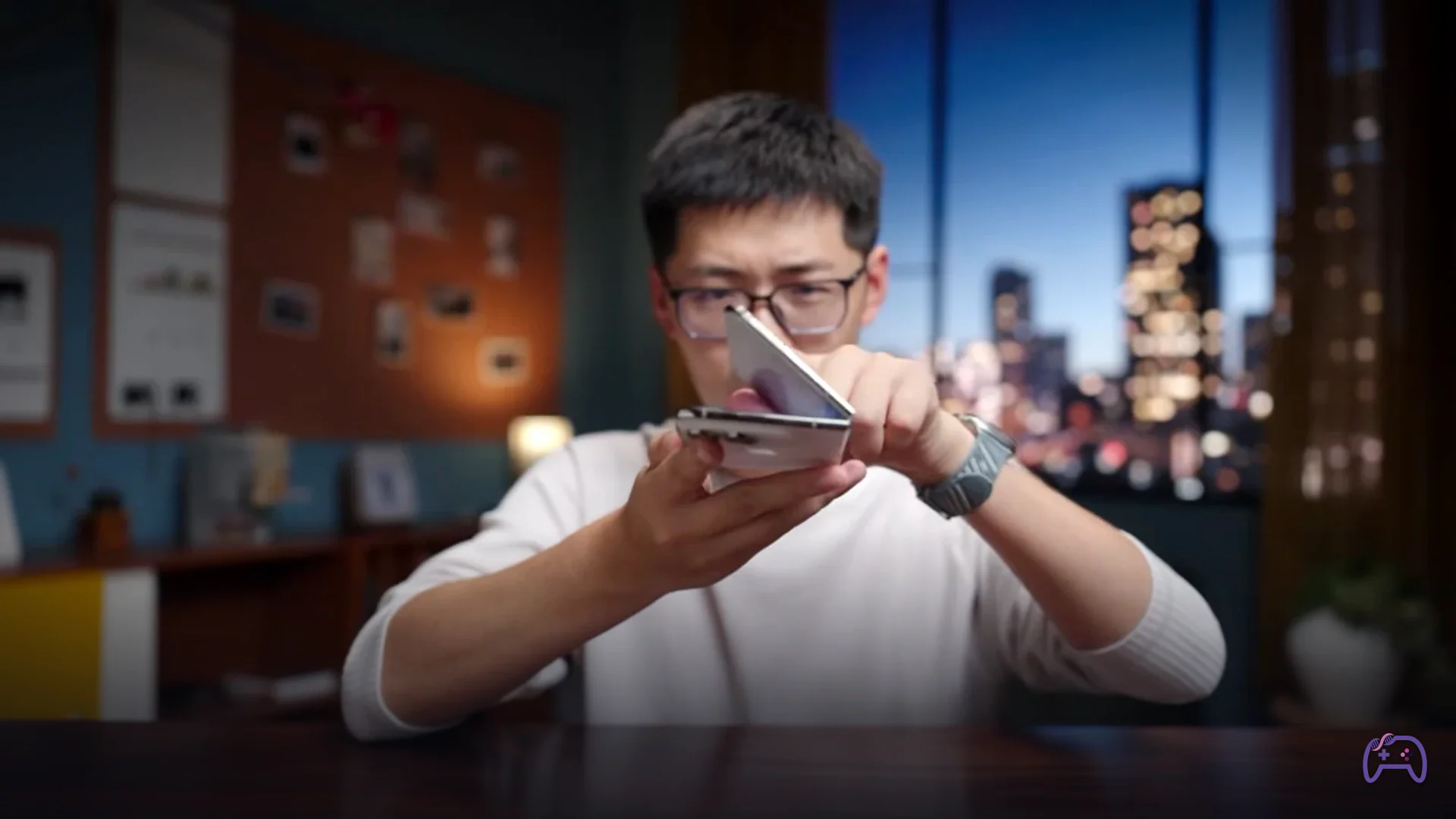 YouTuber испытал iPhone Duo на 10 тысячах складываний