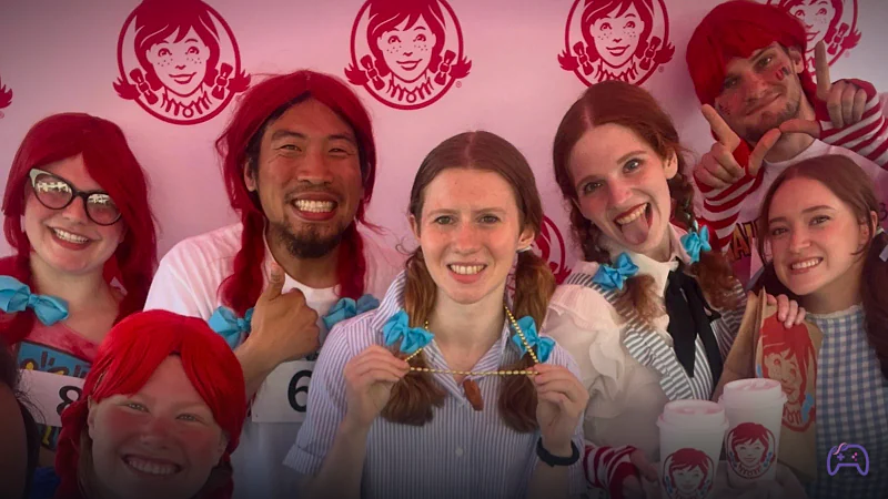 Женщина выиграла год бесплатных бургеров на конкурсе двойников Wendy's